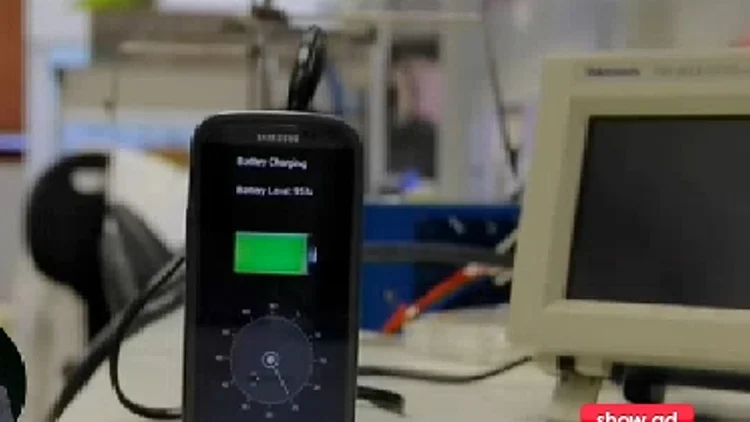 חאבטיפוס של מכשיר לטעינה של טלפון סלולרי בתתוך 30 שניות שפיתחה חברת storeDot