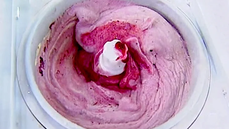 גלידת פירות אדומים מתוך התוכנית של אהרוני 9.3.2011