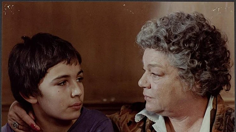 מתוך "כל החיים לפניו": סימון סניורה והילד סמי בן יוב , מתוך הסרט "כל החיים לפניו"