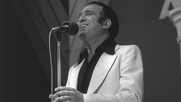יהורם גאון בהופעה ב-1977