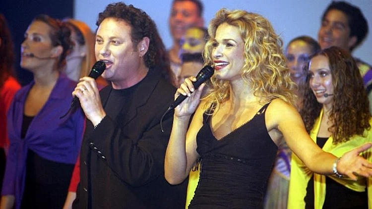 אורנה ומשה דץ שרים ב-2002