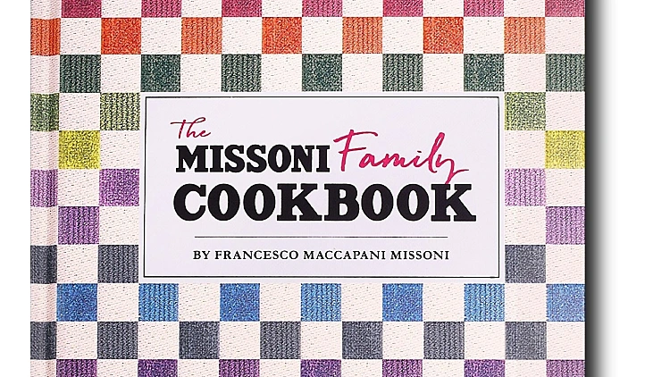 המתכונים והסיפורים: Cookbook משפחתי לאגדת העיצוב הצבעונית