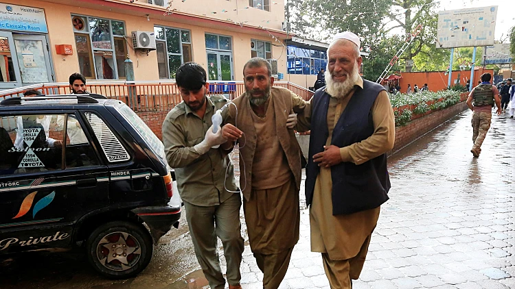 פצוע בפיגוע במסגד באפגניסטן מובא לקבלת טיפול רפואי