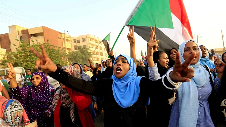 מפגינות נגד משטר עומאר אל-באשיר בסודאן
