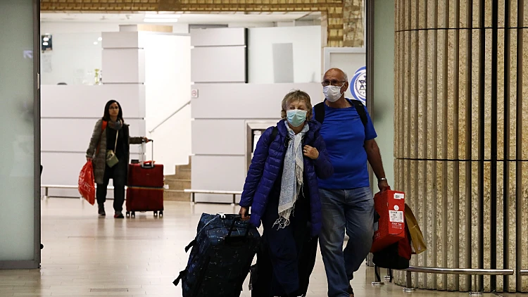 בהלת הקורונה: ישראל אוסרת כניסת נוסעים מיפן ומקוריאה הדרומית