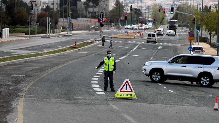 שוטרי מג"ב באחת מהכניסות לשכונות החסומות בירושלים