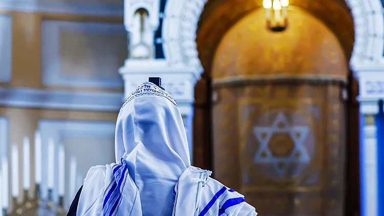 אדלשטיין נוטה לפתוח בתי הכנסת; רה"מ צפוי לתמוך בפתיחת המסחר