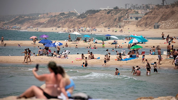 "הכיני גופך לקיץ": המדריך המלא לשמש הישראלית ולמיטות השיזוף