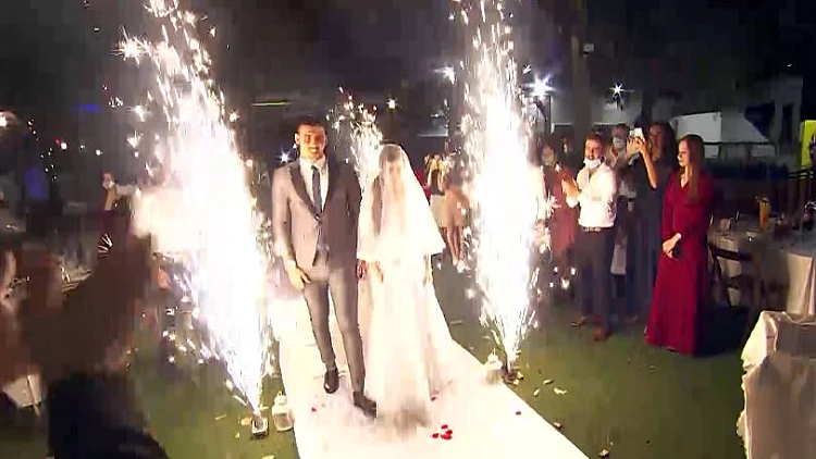 "במצב הזה צריך לצמצם": הזוגות שוויתרו על מאות האורחים בחתונה