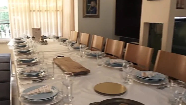 שולחן החג של משפחת אופיר