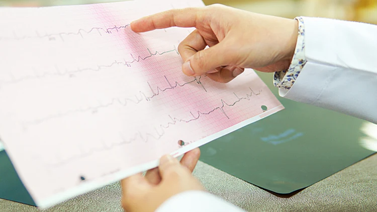 מדוע השעות הראשונות לאחר התקף לב הן קריטיות לקבלת טיפול רפואי?