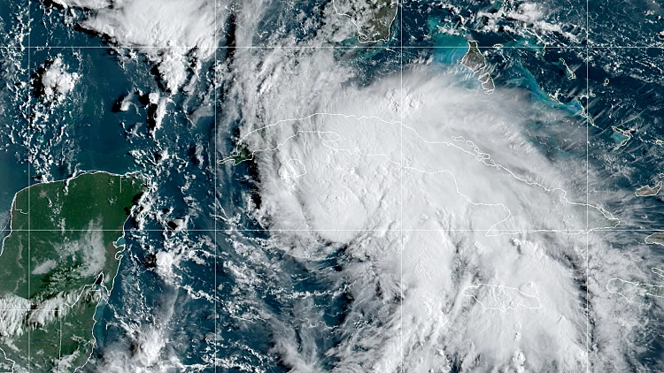 תמונת לווין של הוריקן איידה