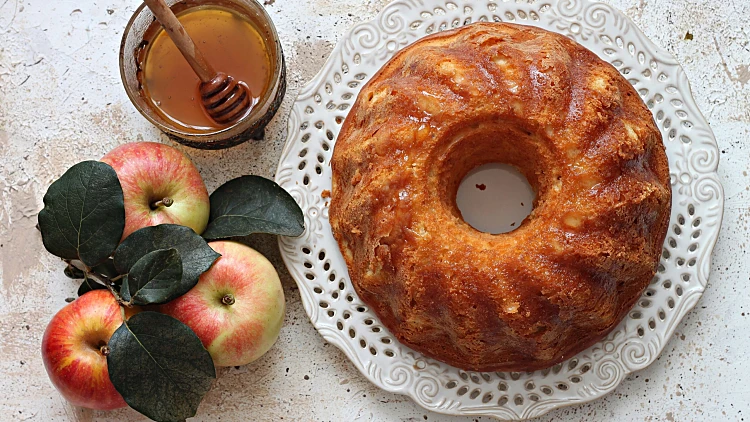 Apple,cake,with,ricotta,cheese,for,rosh,hashanah