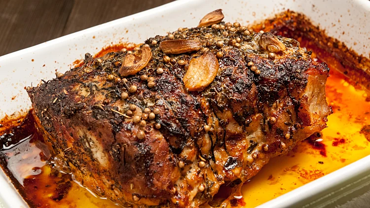 Pork,in,roasting,dish, ,preparation,of,meat