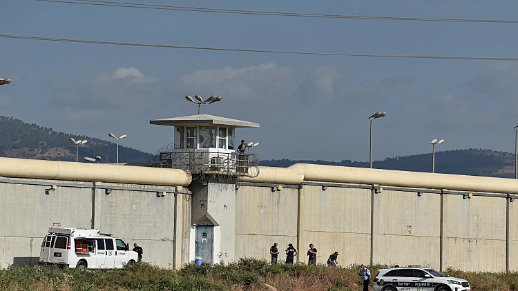 דיווח בעיתון לבנוני: הרש"פ הסכימה לסייע בחיפוש האסירים שברחו