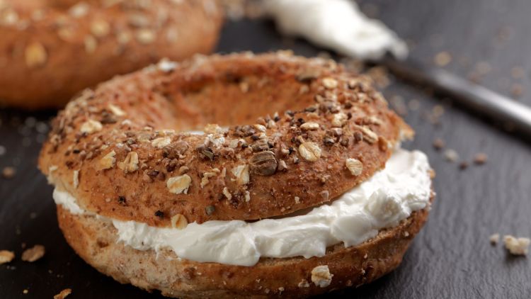 Bagel,sandwich,with,soft,cheese