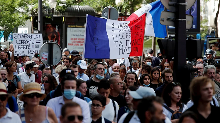 הפגנה נגד חוקי הבריאות בצרפת