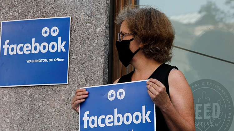 הפגנה נגד פייסבוק בוושינגטון