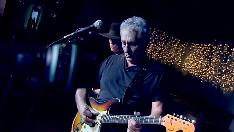 "הגיטרה תמיד תהיה שם": יהודה עדר חוגג יום הולדת 70