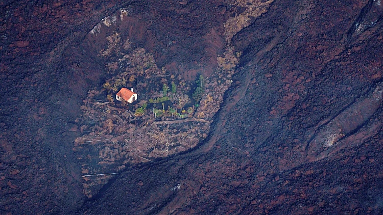 הבית שנותר עומד בהתפרצות הר הגעש