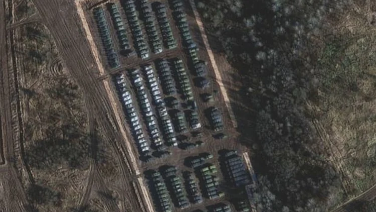תמונות לווין של כוחות צבאיים רוסיים ליד הגבול עם אוקראינה