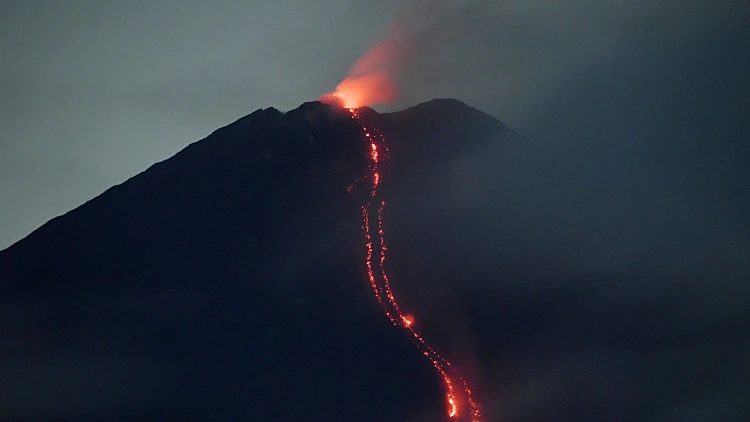 התפרצות הר הגעש סמרו