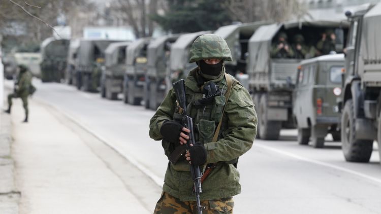 חייל רוסי חמוש בגבול אוקראינה