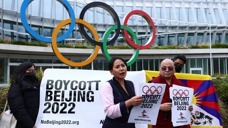 מפגינים נגד קיומה של אולימפיאדת בייג'ינג