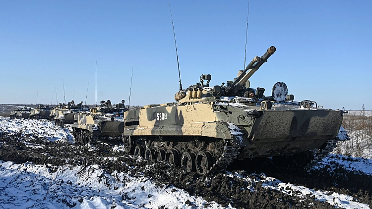 טנק רוסי במסגרת אימונים בגבול אוקראינה
