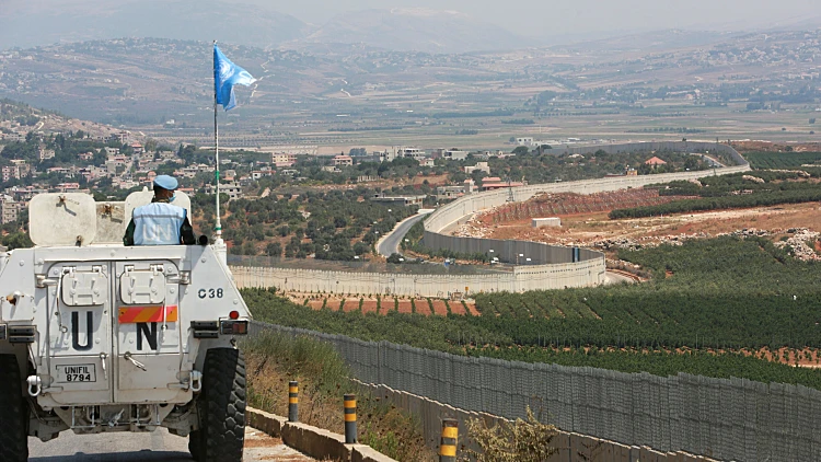 רכב של כוח יוניפי"ל בלבנון סמוך לגבול עם ישראל