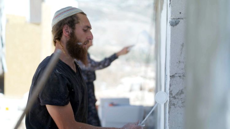 "בונים בארץ ישראל, אין יותר נורמלי מזה": צופית מצטרפת לנוער הגבעות באביתר