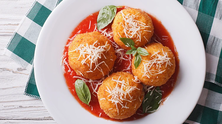 Fried,arancini,rice,balls,with,tomato,sauce,close,up,on