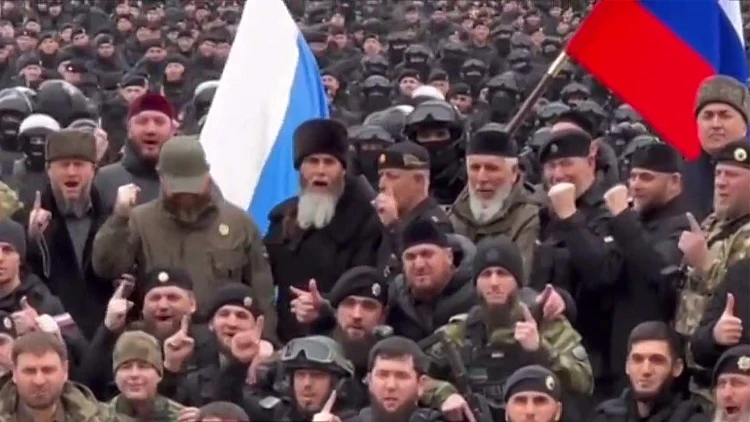 אכזריים, מיומנים ונאמנים: הלוחמים הצ'צ'נים נשלחים לאוקראינה בחסות רוסיה
