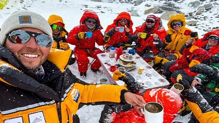 מסיבת התה על הר האוורסט