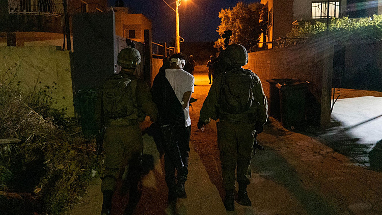 כוחות צה"ל במעצר מבוקשים בכפר רומאנה