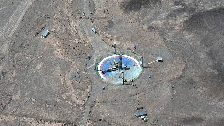 תמונות לוויין חושפות הכנות שליחת טיל לחלל מצד איראן