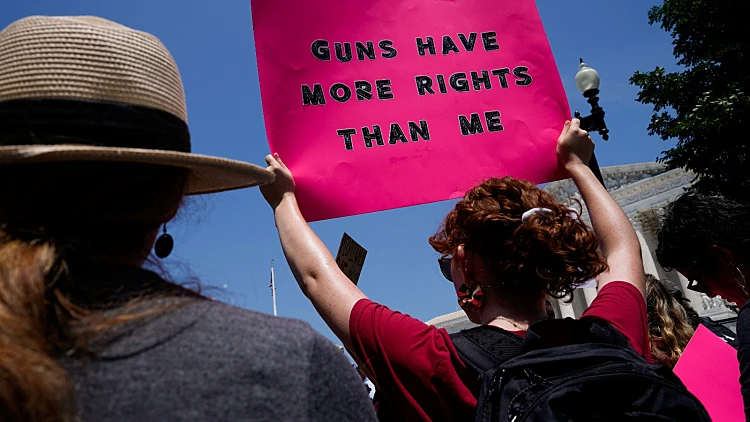 "לכלי נשק יש יותר זכויות ממני": הפגנה נגד חוק ההפלות מול ביהמ"ש העליון בוושינגטון