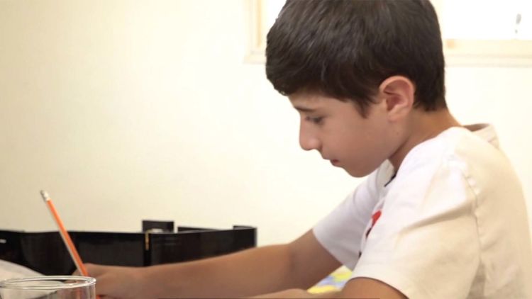 האור של אוריה: בן ה-10 שפיתח רשת חברתית לילדים בודדים