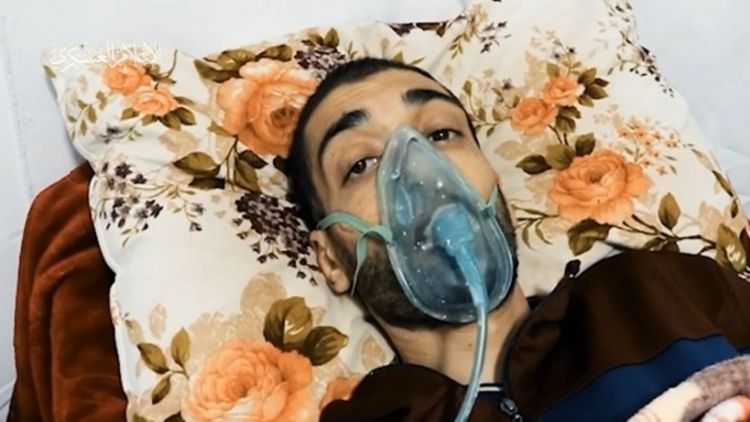 מחובר למסכת חמצן: חמאס פרסם תיעוד של אחד השבויים הישראלים בעזה