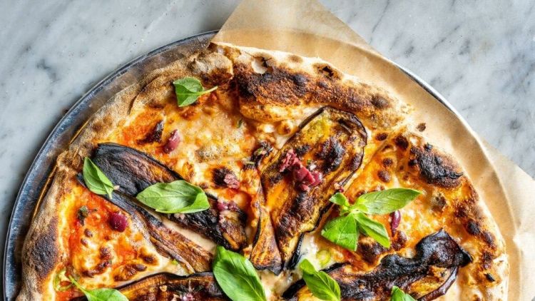 פיצה מושלמת מטר מהים: האיטלקית המפתיעה בנתניה