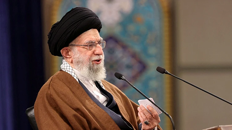 המנהיג העליון של איראן: "מדינה שתנרמל יחסים עם ישראל - תפסיד"