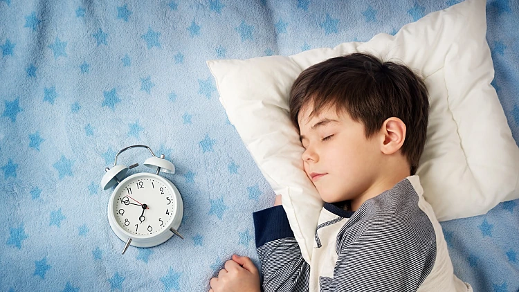 ילדים צריכים לישון טוב לפני בית הספר