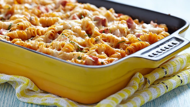 Baked Pasta With Ham And Cheesy Tomato Sauce