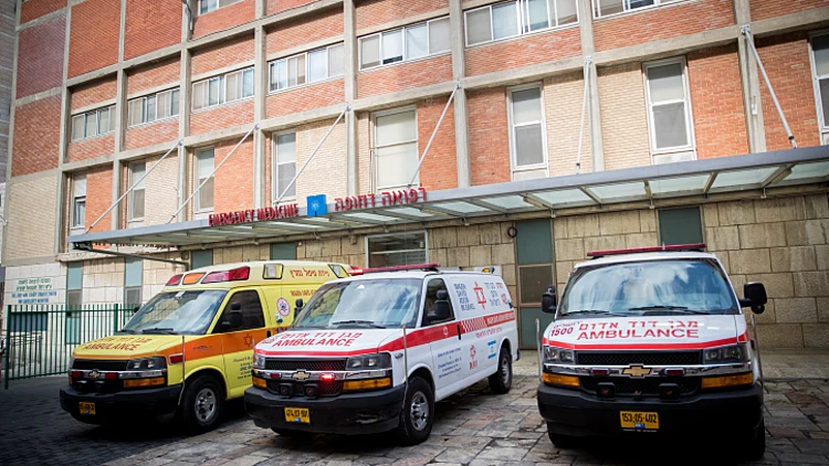 אמבולנסים בכניסה לחדר המיון בבית החולים הדסה עין כרם בירושלים