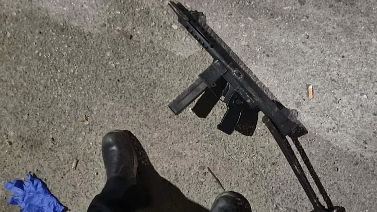 הנשק שנתפס אצל החשוד שירה על בית בג'סר א-זרקא