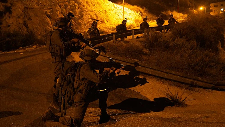 צעירה יהודיה שלפה נשק לעבר חיילים בדרום הר חברון - ונורתה