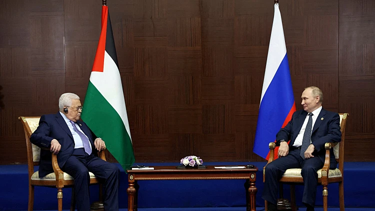 יו"ר הרשות הפלסטינית, אבו מאזן, ונשיא רוסיה ולדימיר פוטין