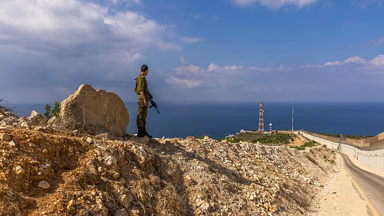 חייל צה"ל בגבול לבנון בראש הנקרה