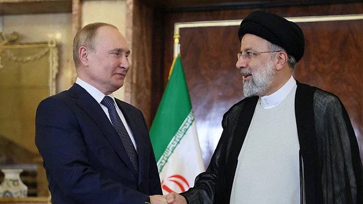 נשיא איראן איברהים ראיסי לצד נשיא רוסיה ולדימיר פוטין