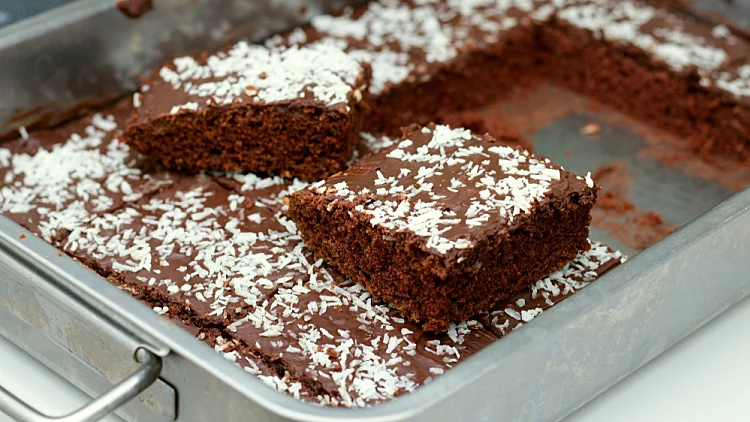 Fresh,baked,homemade,brownie,in,steel,baking,tray.,sprinkled,with
